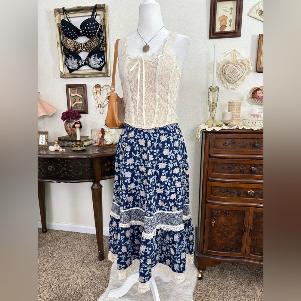 vintage dainty prairie floral patchwork midi skirt w lace details - Picture 2 of 6